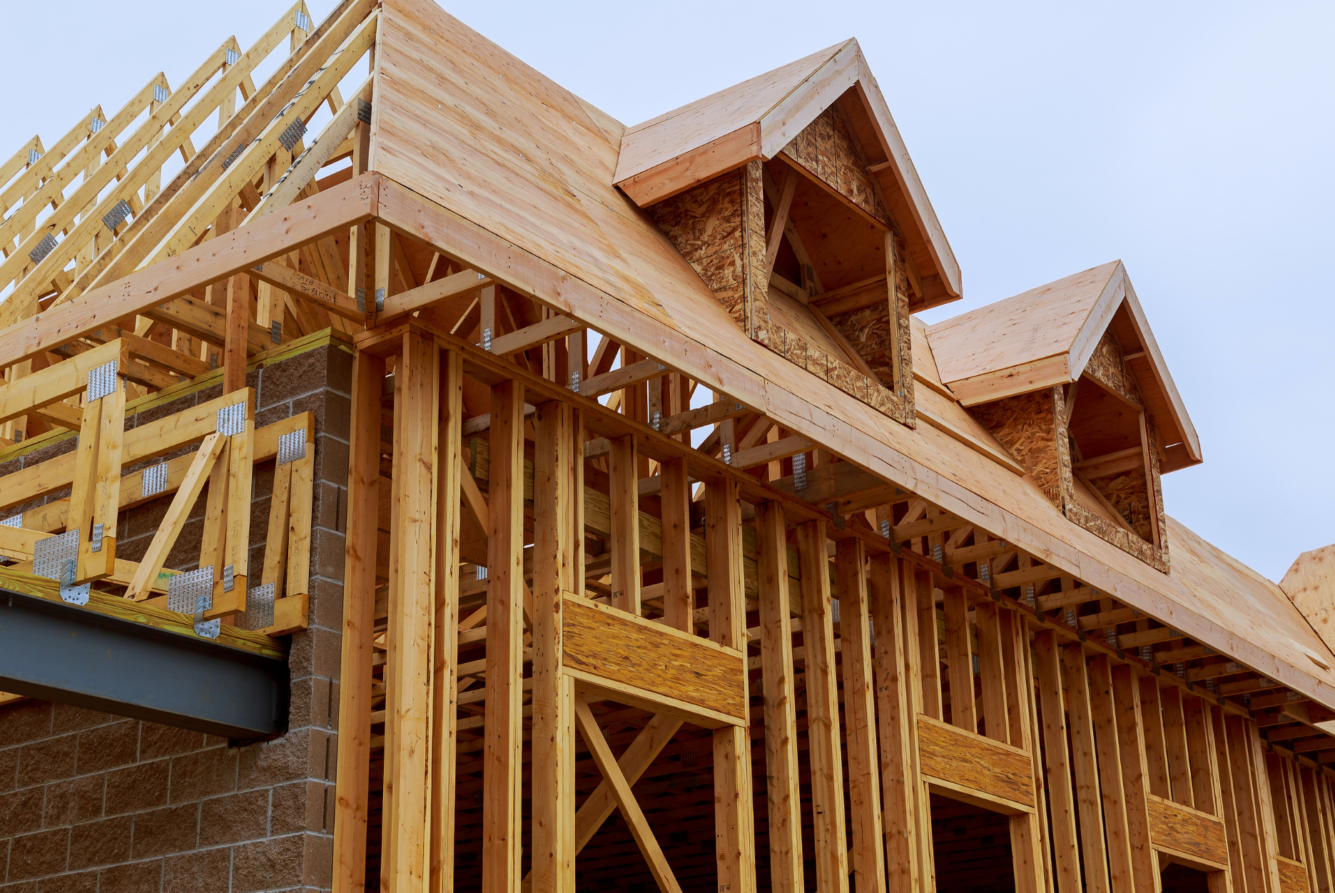 Looking to hire home additions contractors in Austin? Learn exactly what to look for in a home addition pro, how to compare bids, spot red flags, and ensure your project is completed on time.